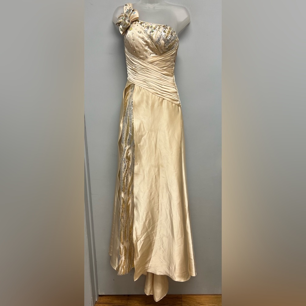 Tony Bowls Paris One Shoulder Sequin Satin Gown Champagne Formal Dress Size 0
